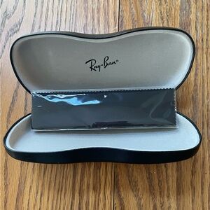NWOT Ray-Ban Sunglasses Case with lens cloth
